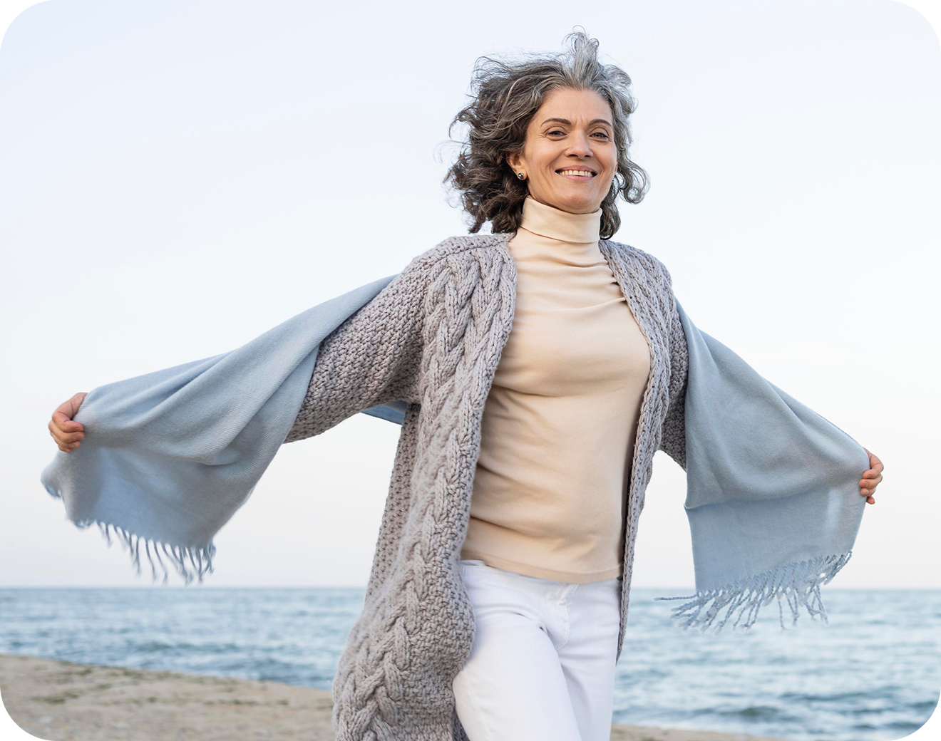 Two female friends walking the coast, loving life and laughing, enjoying a peaceful mind and mood from Wellinda supplements.